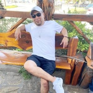 Meet your Posher, Javier